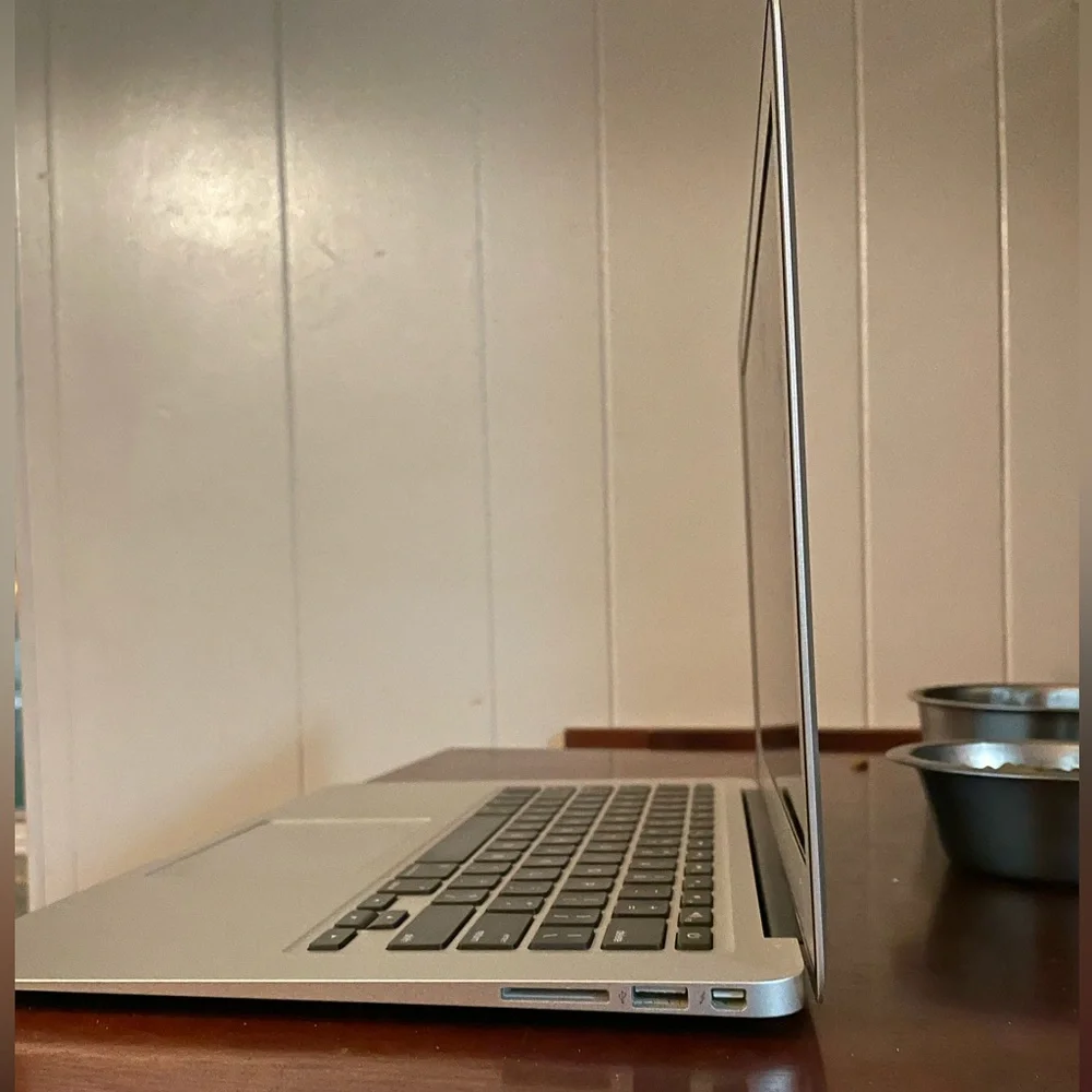 MacBook Air (13-inch)